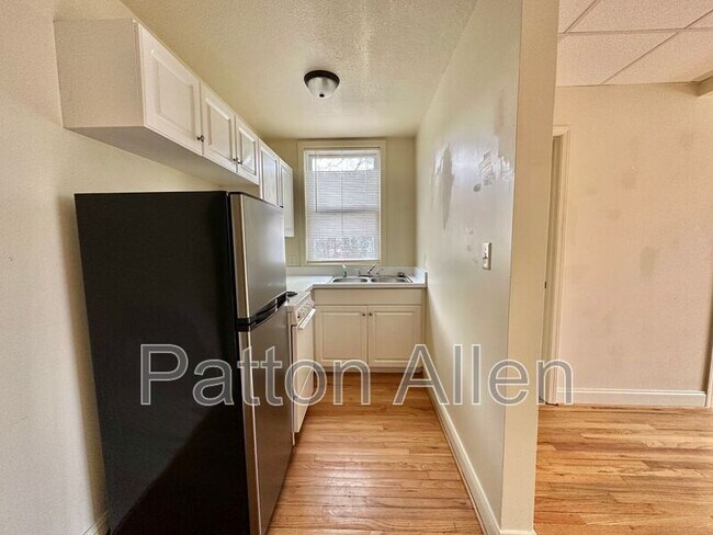 Building Photo - 43 Ravenscroft Dr
