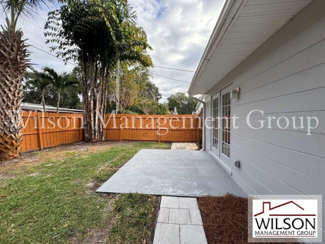 Building Photo - 623 Rugby St