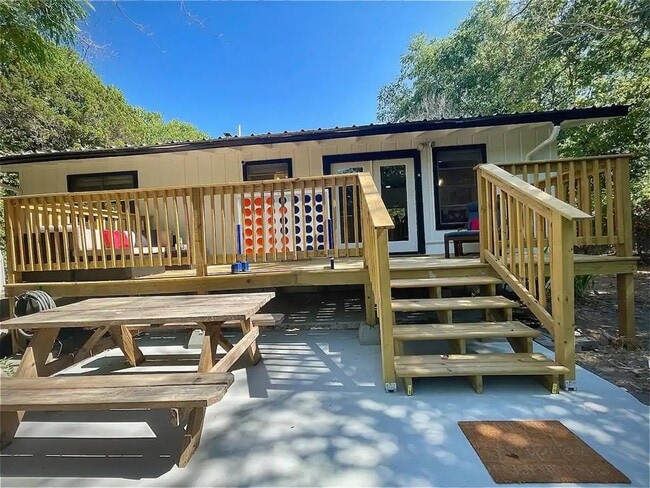 Building Photo - 1582 Valley Dr