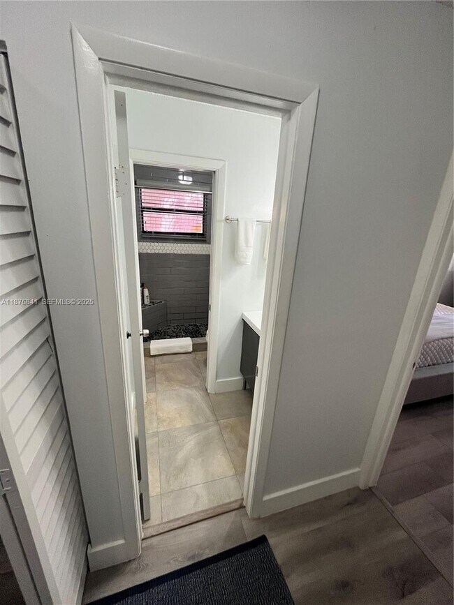 Building Photo - 2567 NE 182nd St