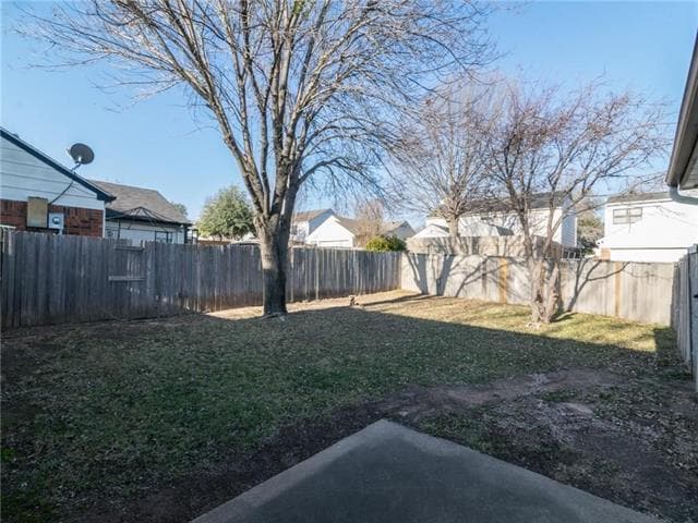 Building Photo - 2121 Country Oaks Dr