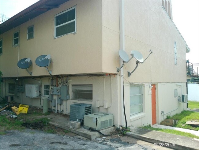 Building Photo - 1111 Cypress Gardens Blvd
