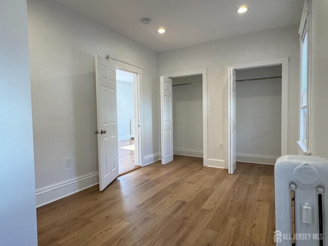 Building Photo - 501 S 3rd Ave