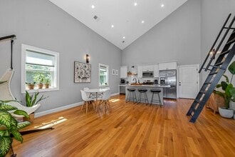 Building Photo - 60 Hermon St