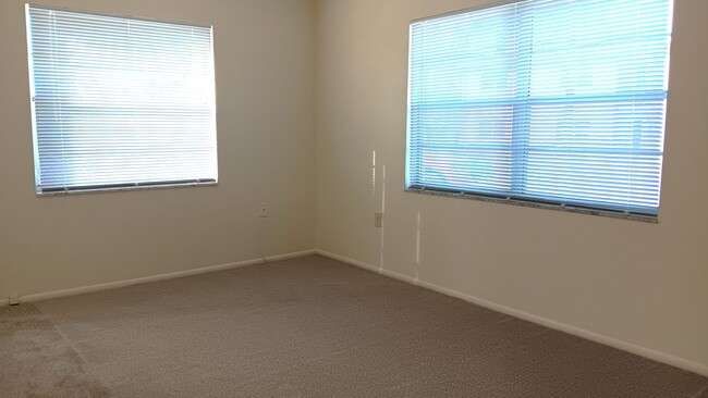 Building Photo - Location is great with this spacious 2-bed...