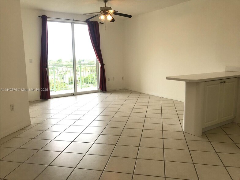 Primary Photo - 3500 Coral Way