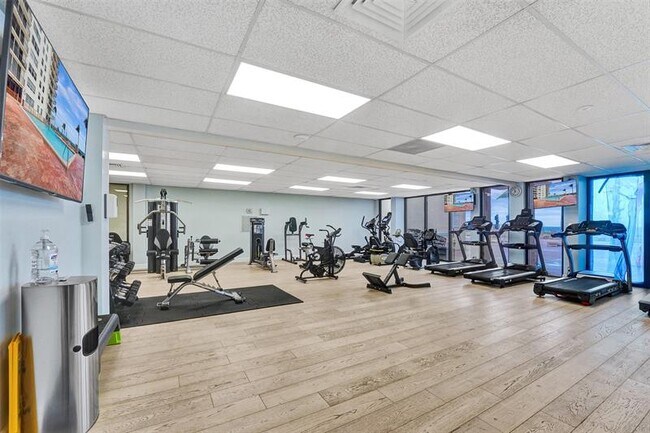 Building Photo - 1149 Hillsboro Mile