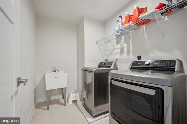 Building Photo - 8036 Milltown Cir