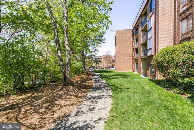 Building Photo - 106 Roberts Ln