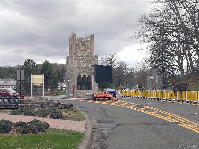 Building Photo - 27 Church St