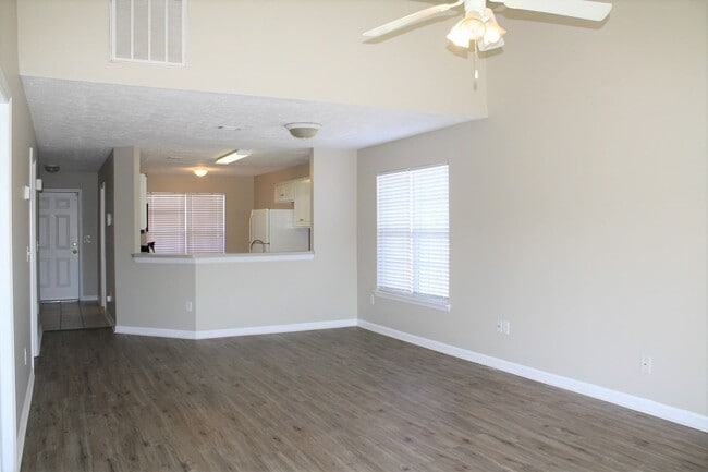 Building Photo - 622 Belle Court