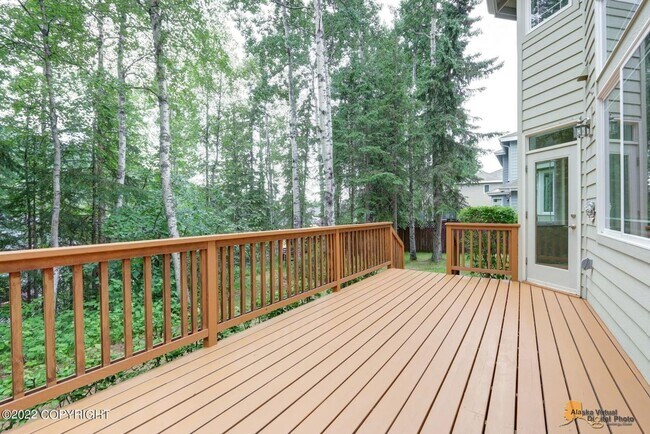 Building Photo - Stunning home conviently located by Eagle ...
