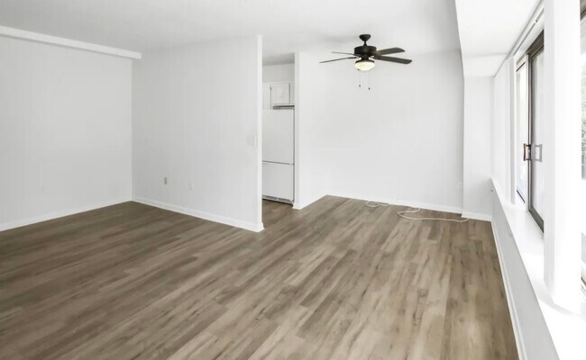 Building Photo - 1310 Berlin Tpke