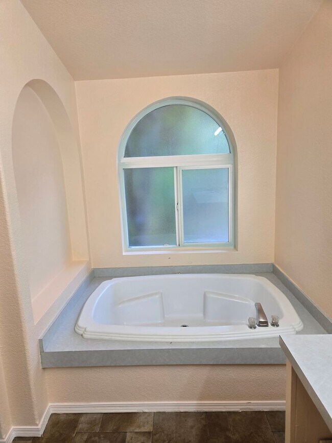 Building Photo - STATUS: PENDING APPLICATION- R10B | $1995 ...