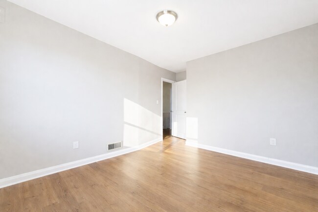 Building Photo - Well-Maintained 4BR Townhome in Prime Baltimore Location