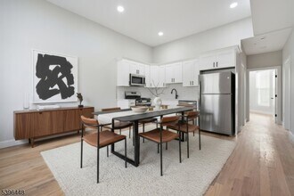 Building Photo - 59 High St