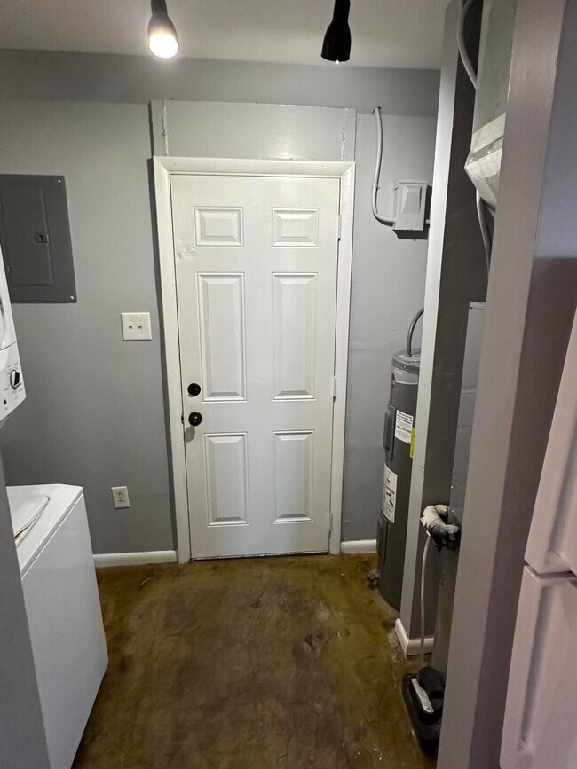 Building Photo - 703 Wilkinson Blvd