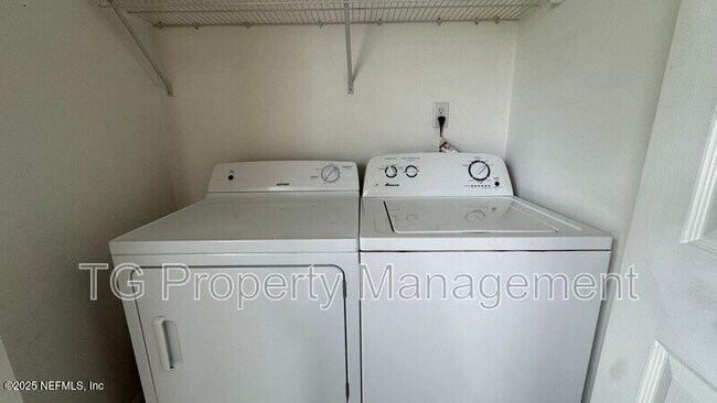 Building Photo - 9583 Stratham Ct