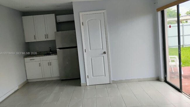 Building Photo - 2421 SW 93rd Ct