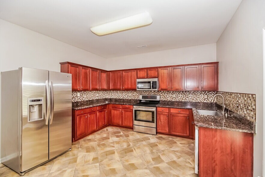Building Photo - 1415 Ladora Dr