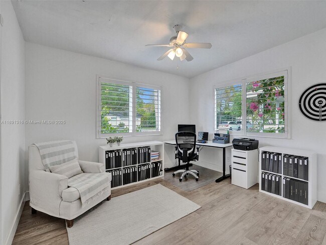 Building Photo - 13555 SW 74th Ave