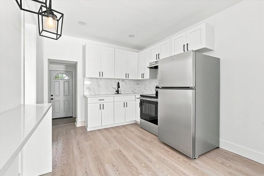 Building Photo - 5044 Parrish St