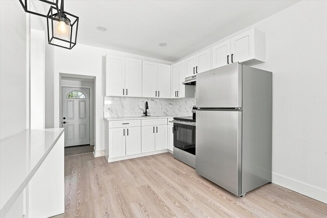 Building Photo - 5044 Parrish St
