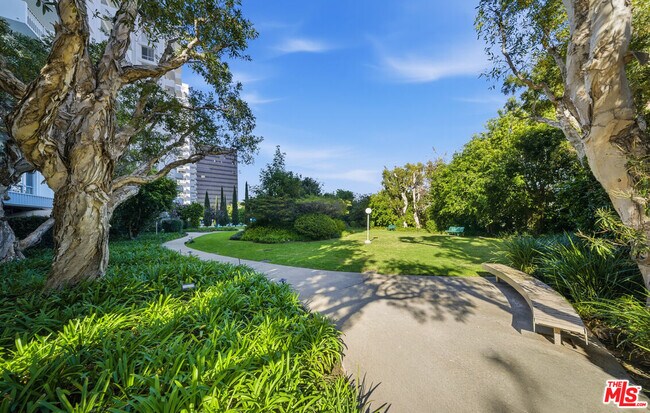 Building Photo - 2160 Century Pk E