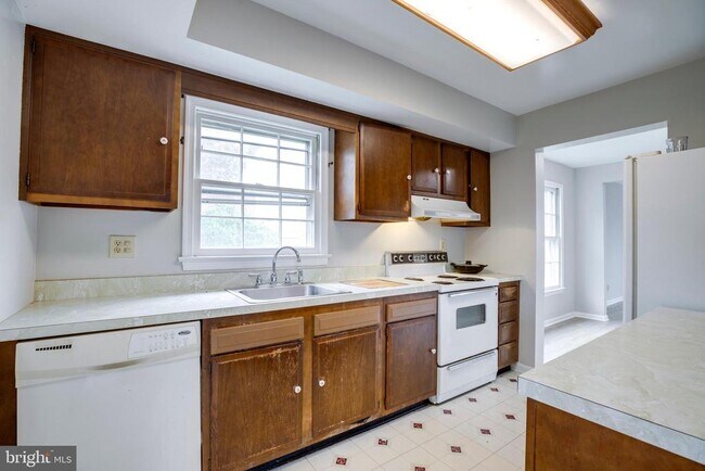 Building Photo - 322 Clay St