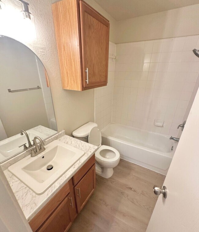 Building Photo - NEW IN MANAGEMENT - RENOVATED UNIT