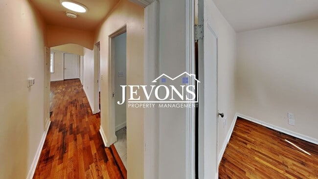 Building Photo - Step into your new residence, a charming s...