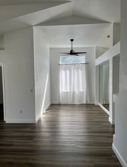 Building Photo - 5444 W Sunnyside Ct