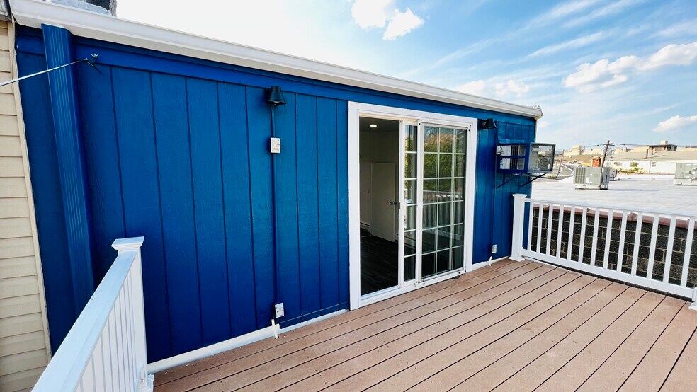 outside deck - 5406 Kennedy Blvd W