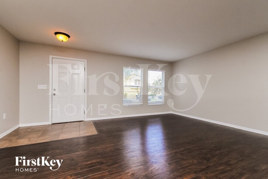 Building Photo - 6942 Lake Eaglebrooke Dr