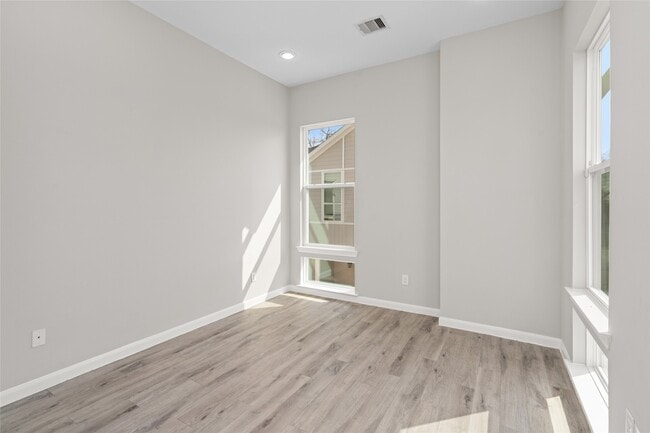 Building Photo - 5610 Patrick St