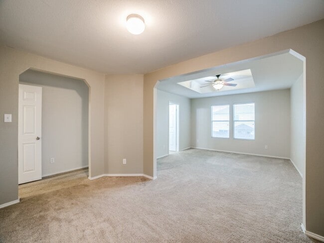 Building Photo - 216 Weeping Willow