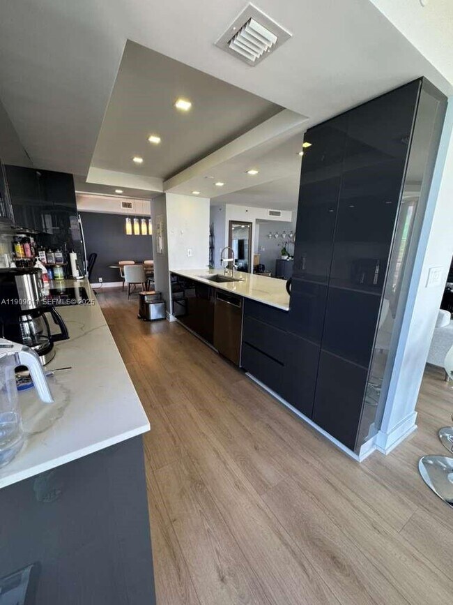 Building Photo - 4000 Towerside Terrace