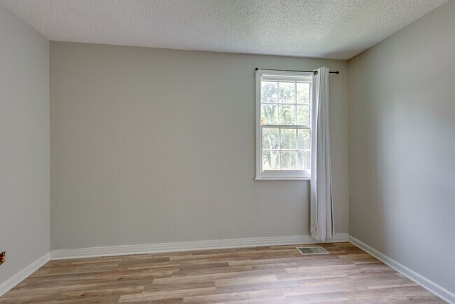 Building Photo - 516 Waycross Dr