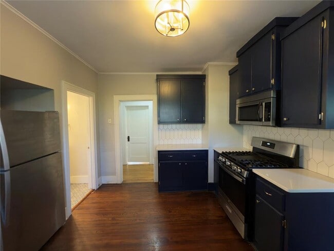 Building Photo - 1806 N Robinson Ave
