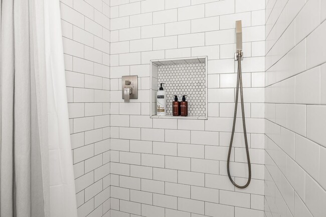 Building Photo - 1408 Pleasant St