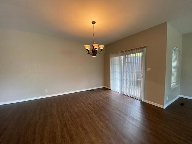 Building Photo - Storybook 3 Bedroom House