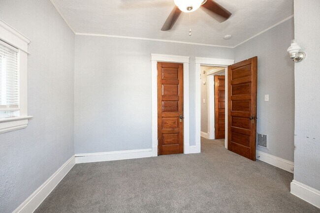 Building Photo - 3 Bedroom Lakewood Single House!