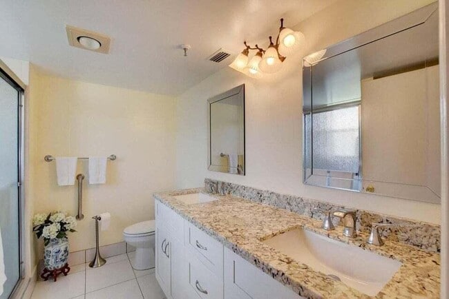 Building Photo - 14527 Bonaire Blvd