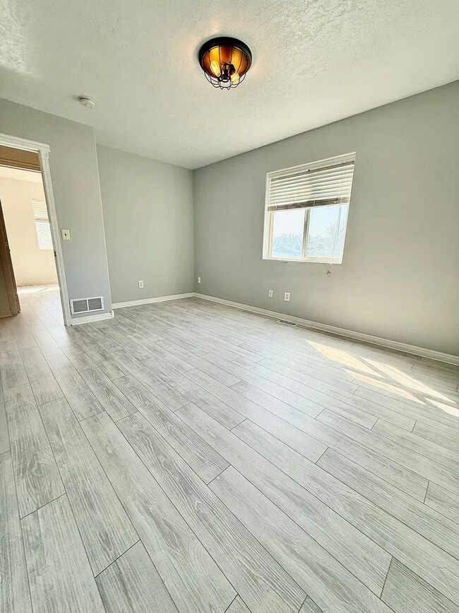 Building Photo - 1639 Roy St