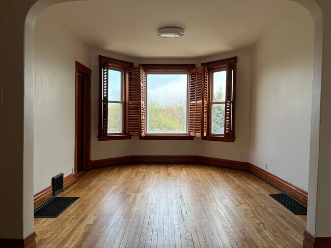 Building Photo - 888 N Sacramento Blvd