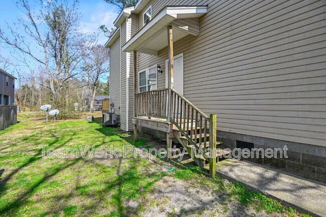 Building Photo - 131 Boone St