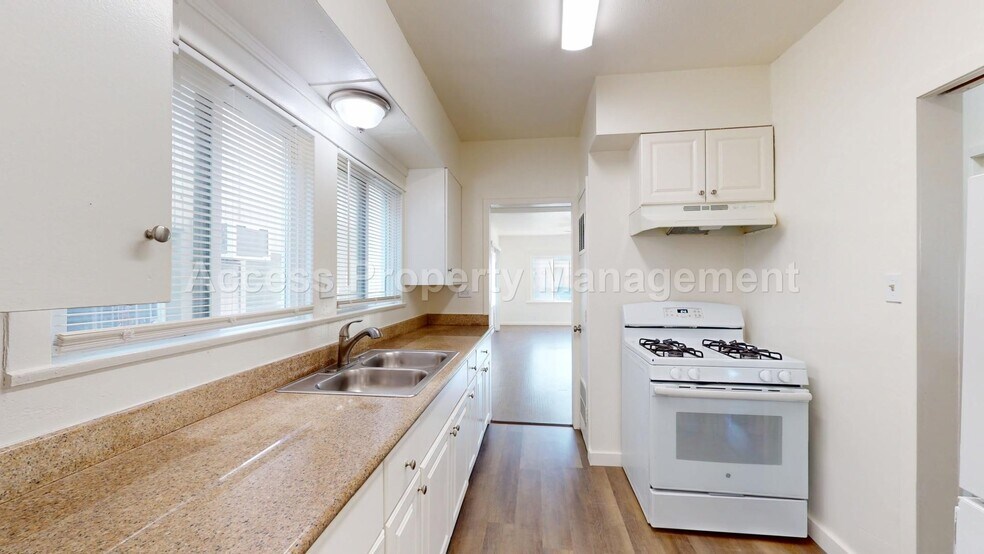 Building Photo - 21 E Walnut St