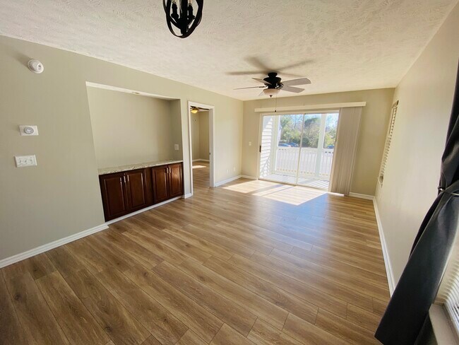 Building Photo - 514 White River Dr