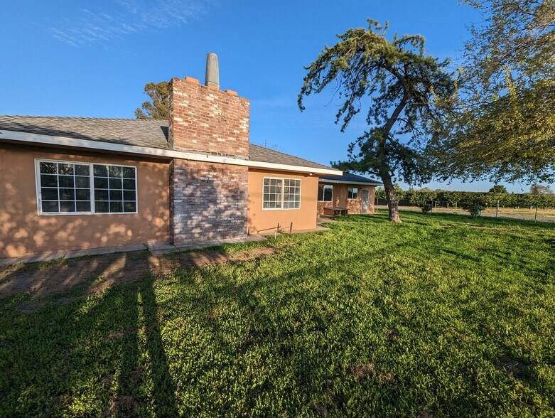 Building Photo - 11200 CA-99