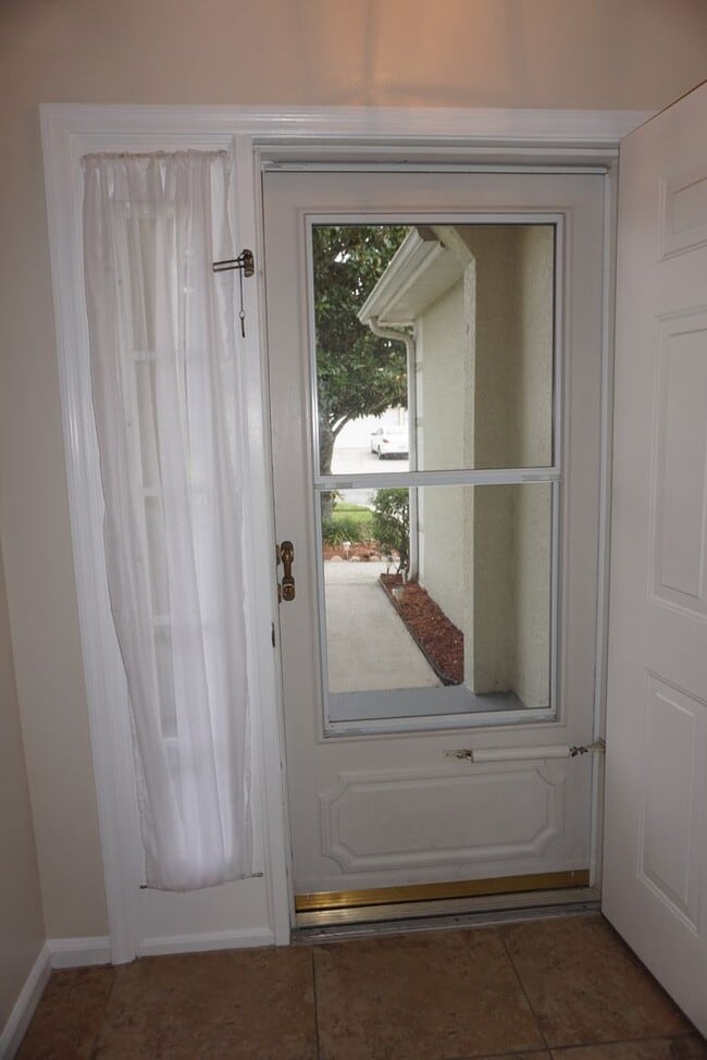 Building Photo - Weston Hills Gated Pool Community